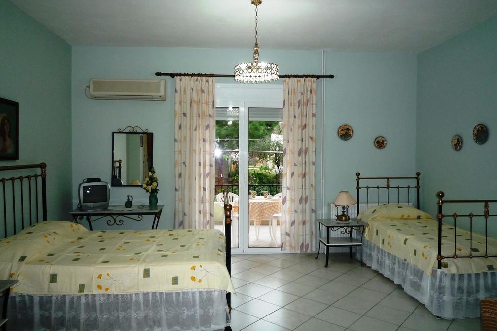 Kleidas Apartments Thymiana Room photo