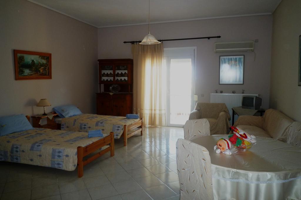 Kleidas Apartments Thymiana Room photo